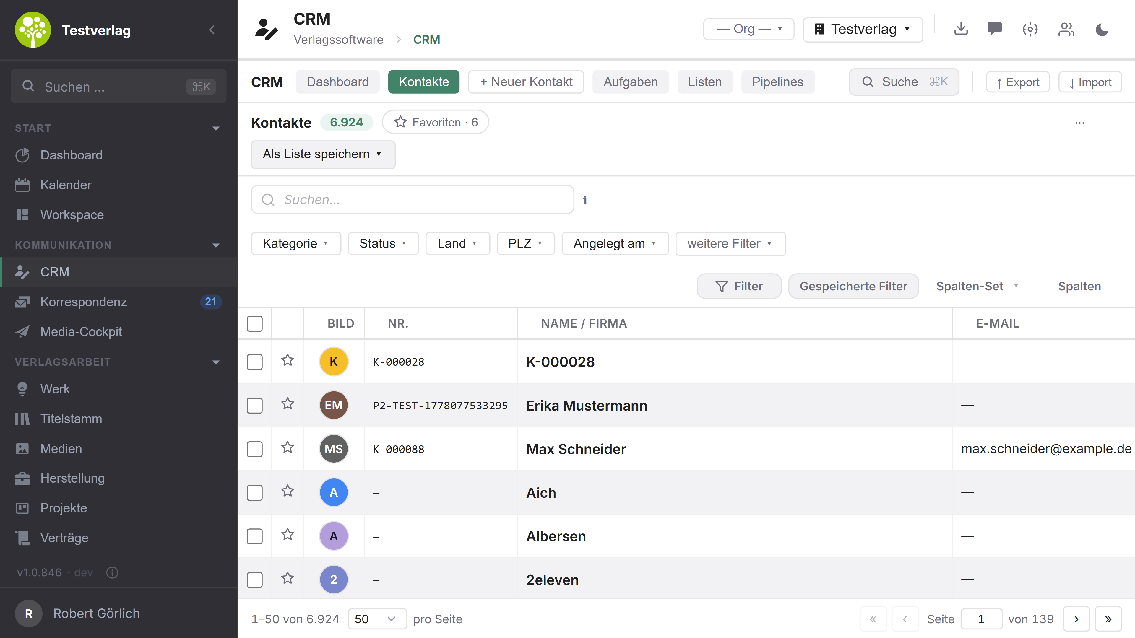 Modul CRM in open.junixx: Kontaktliste mit Suche, Filtern für Kategorie, Status, Land und PLZ sowie wählbaren Spalten