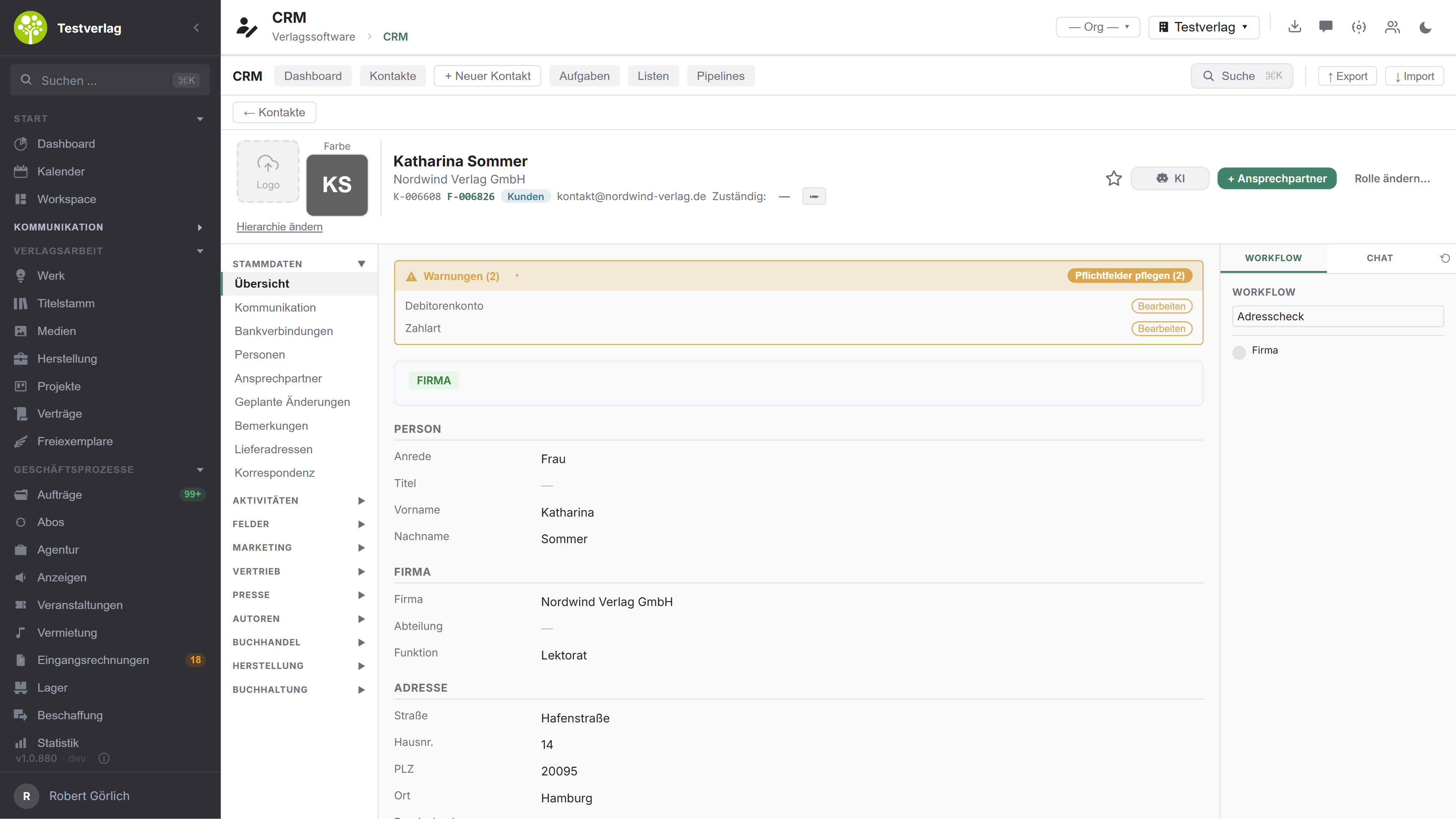 Modul CRM in open.junixx: Kontakt-Detailansicht mit Seitennavigation, Stammdaten zu Person, Firma und Adresse sowie Workflow-Bereich